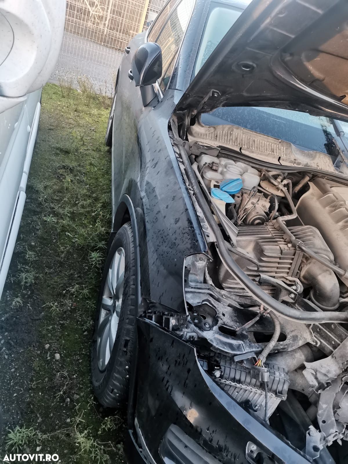 Dezmembram volkswagen touareg 4.2 tdi 2014 147.000 km - 1