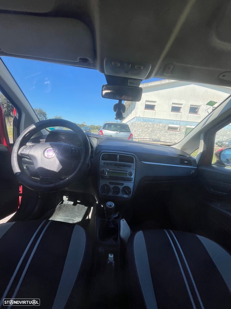 Fiat Grande Punto ver-1-2-redbull-blue-elements - 8