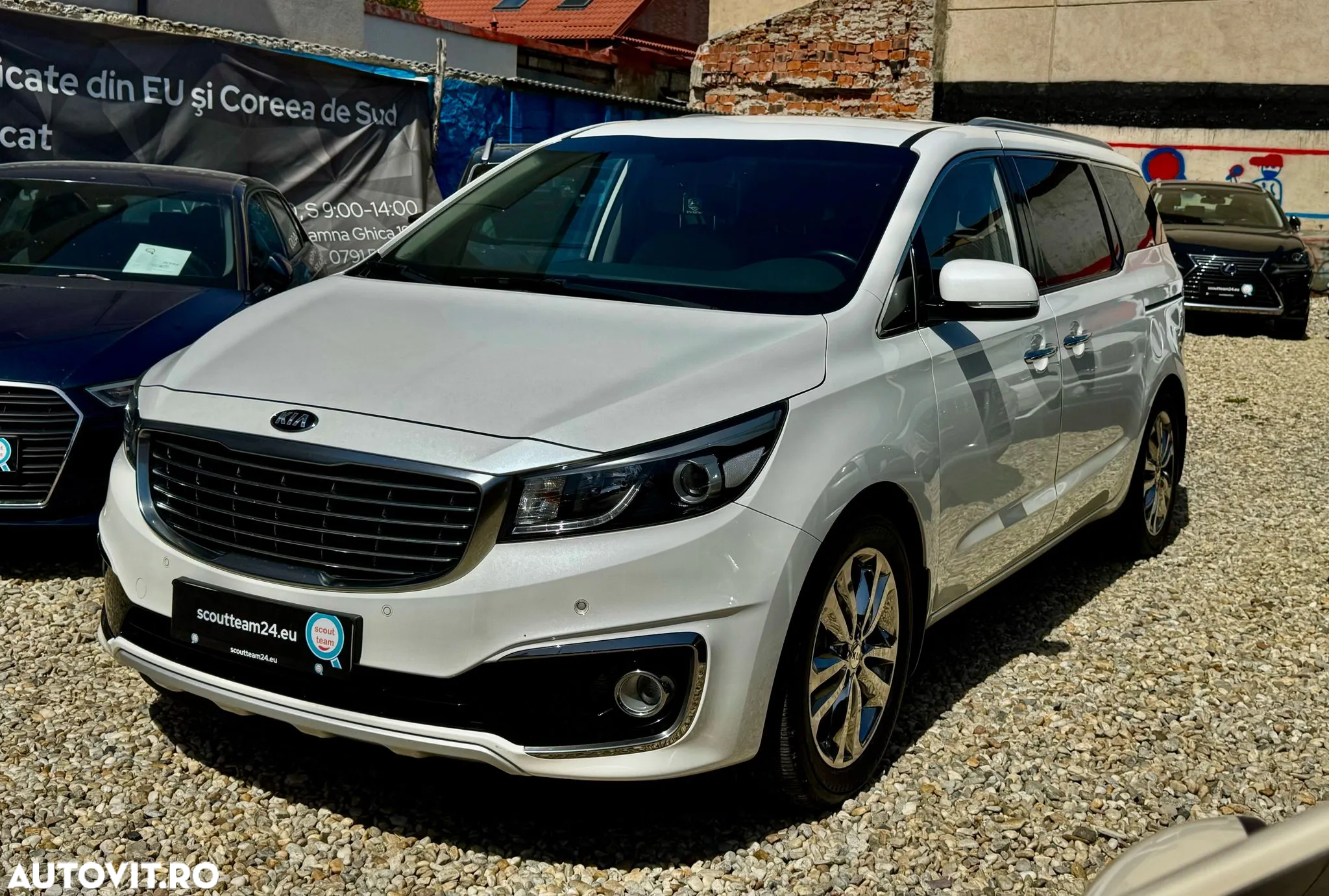 Kia Carnival - 3