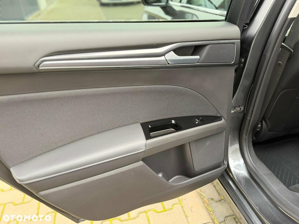 Ford Mondeo 2.0 EcoBlue Titanium - 24