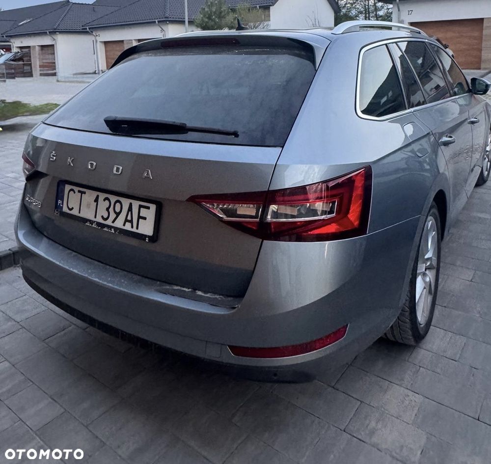 Skoda Superb 2.0 TDI Style DSG - 4