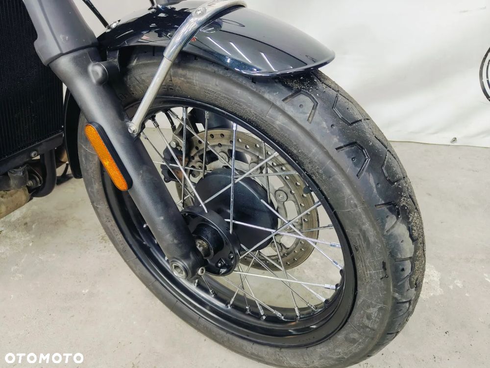 Triumph Bonneville - 4