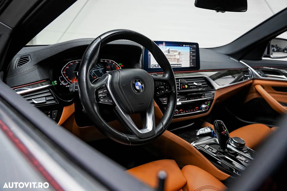 BMW Seria 5 530i Aut. Luxury Line - 16