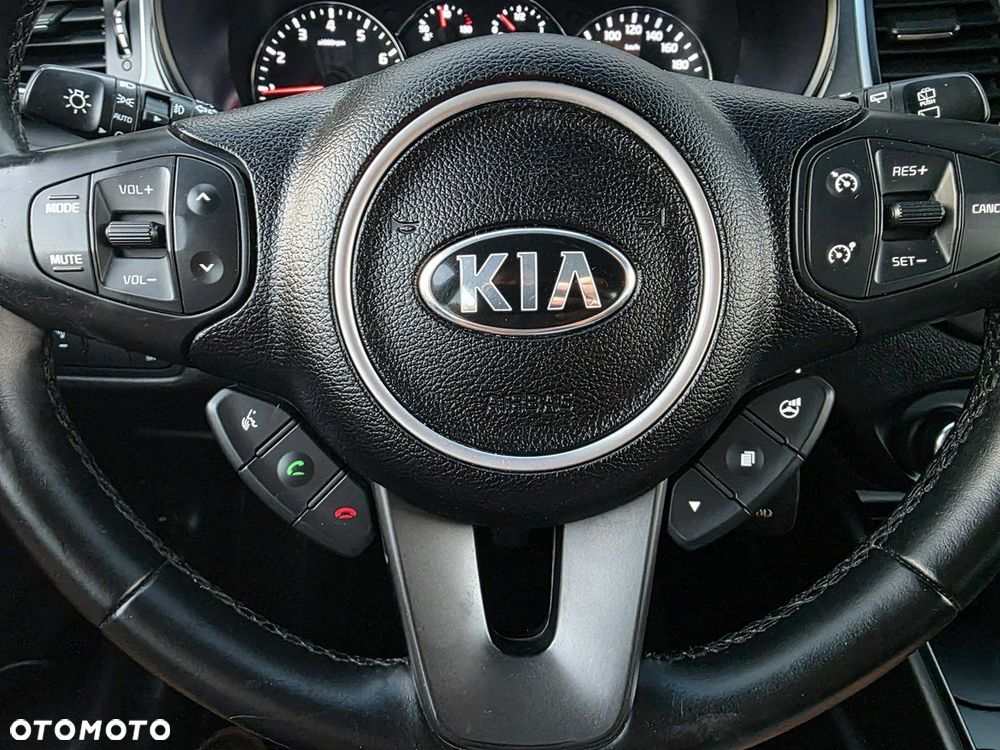 Kia Carens - 18