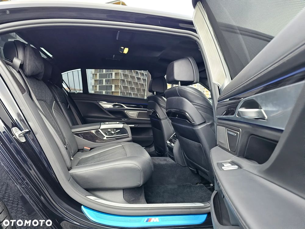 BMW Seria 7 740d xDrive - 28