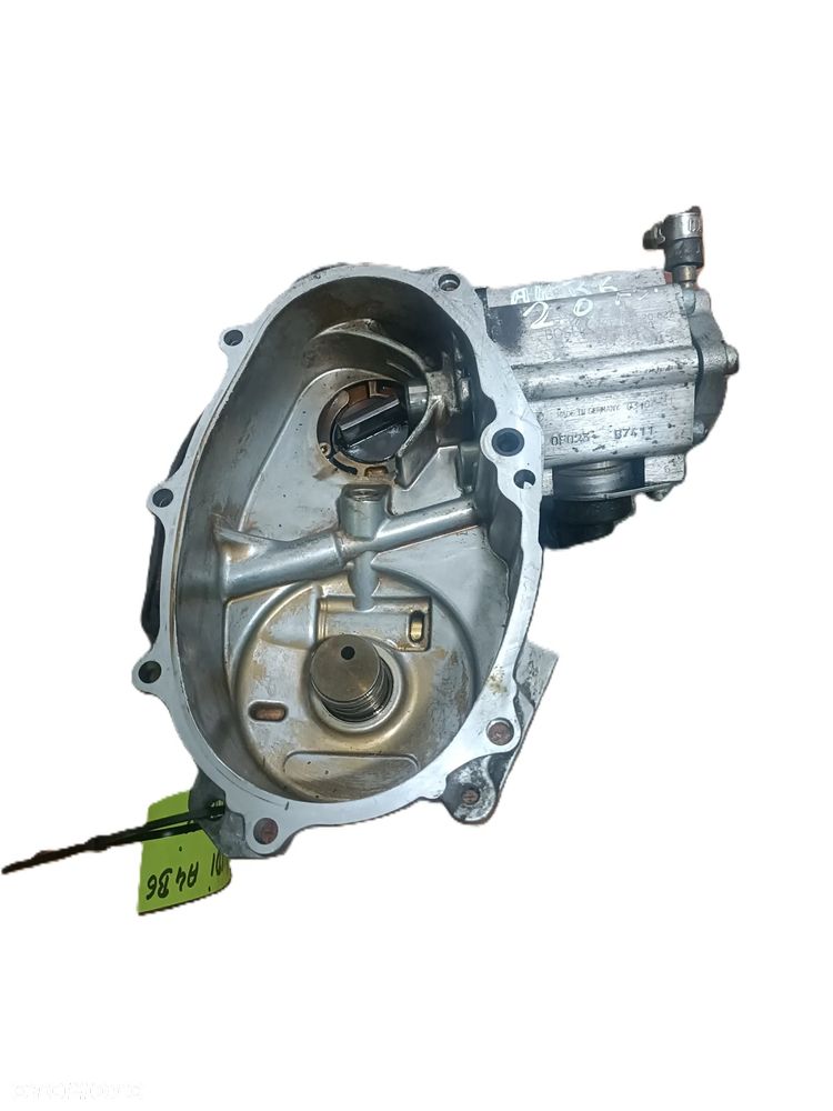 AUDI A4 B6 00-04 r. 2,0 FSI POMPA VACUM + OBUDOWA ROZRZĄDU 06D103530K + - 1