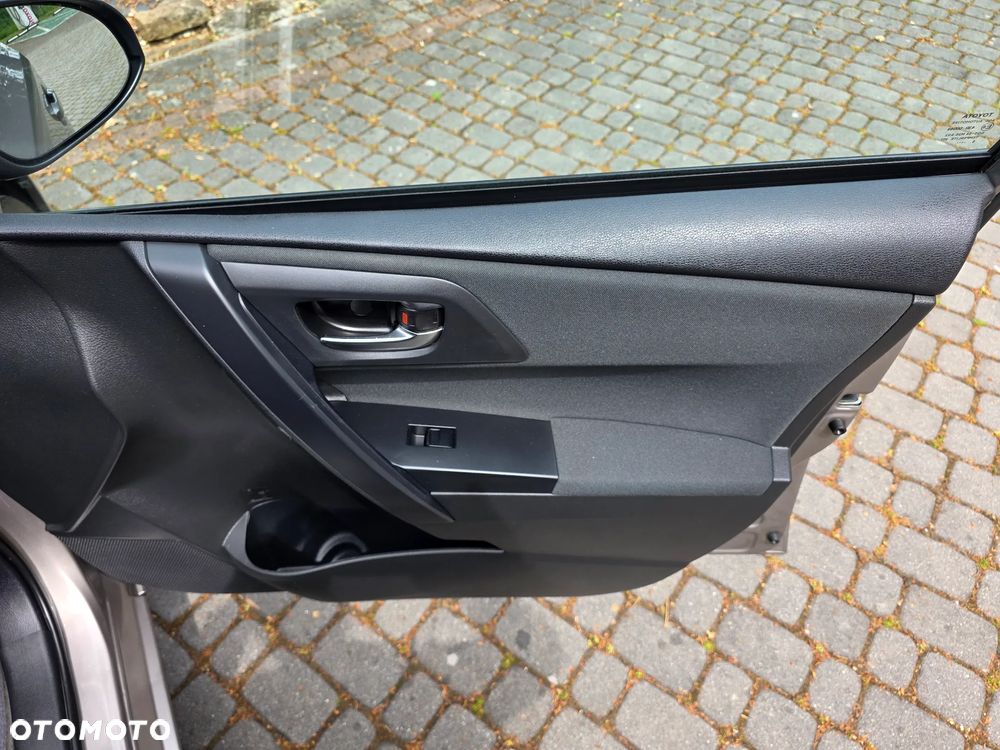 Toyota Auris 1.33 Dual-VVT-i - 20