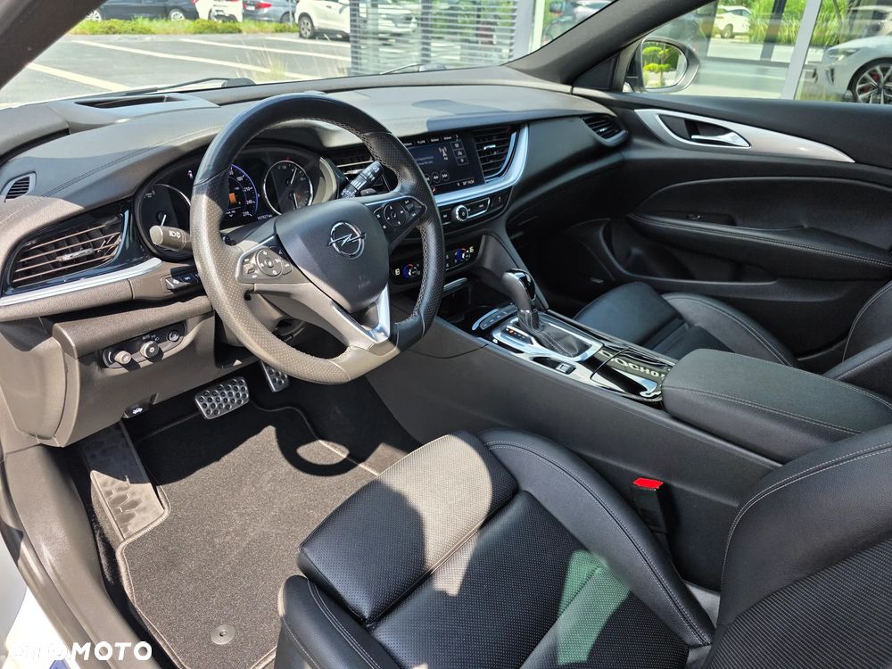 Opel Insignia 2.0 T 4x4 GSi + S&S - 11
