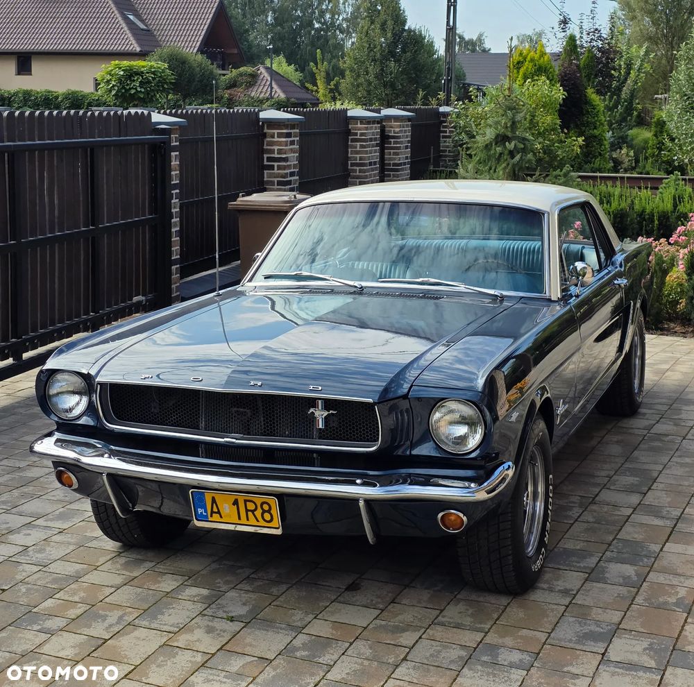 Ford Mustang - 1