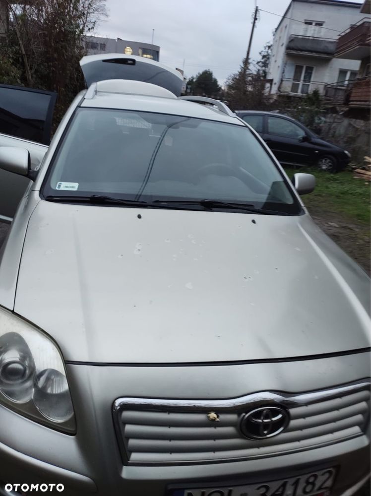 Toyota Avensis - 2