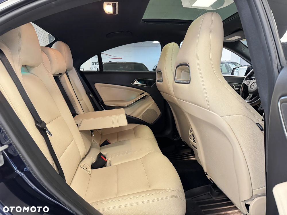 Mercedes-Benz CLA 250 7G-DCT UrbanStyle Edition - 22