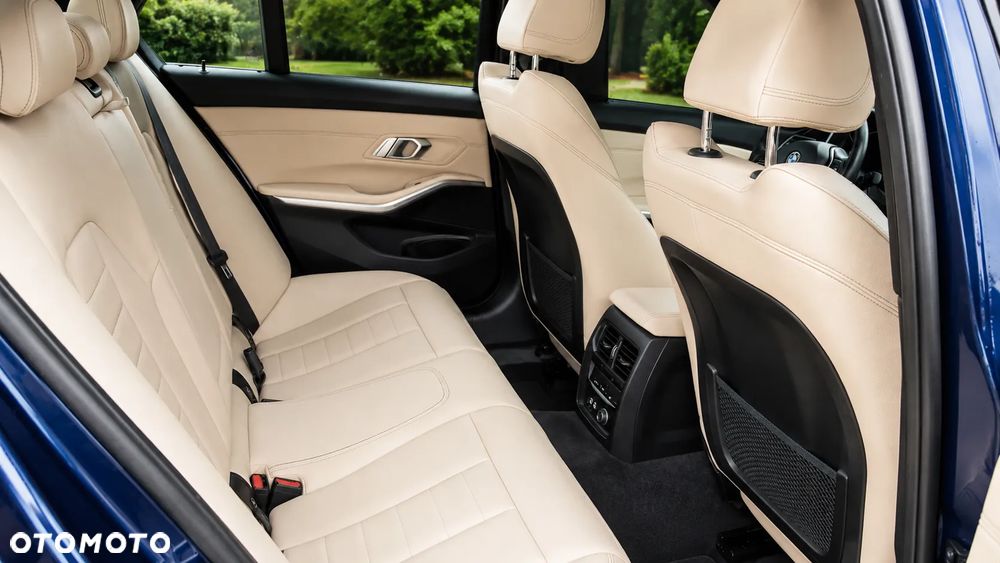 BMW Seria 3 330i Luxury Line sport - 14