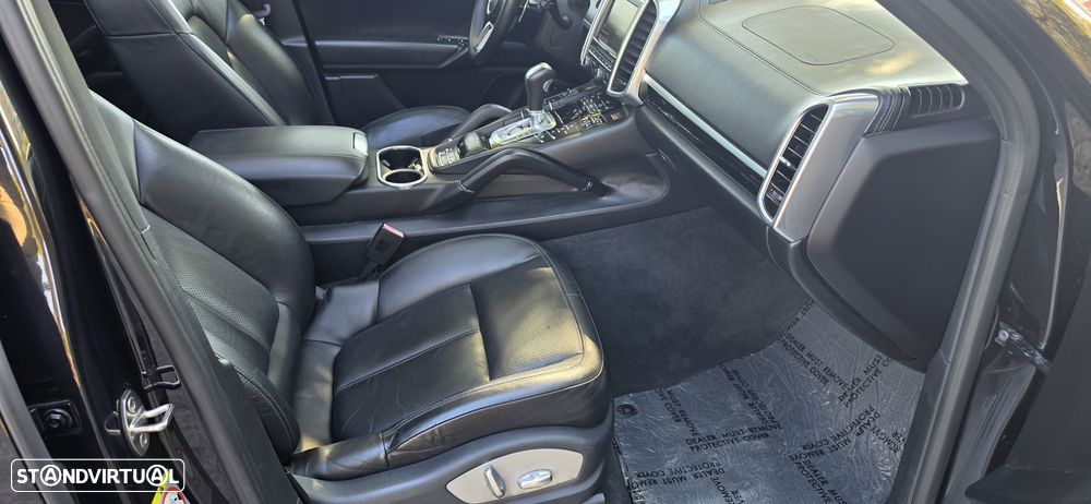 Porsche Cayenne S E-Hybrid Platinum Edition - 41