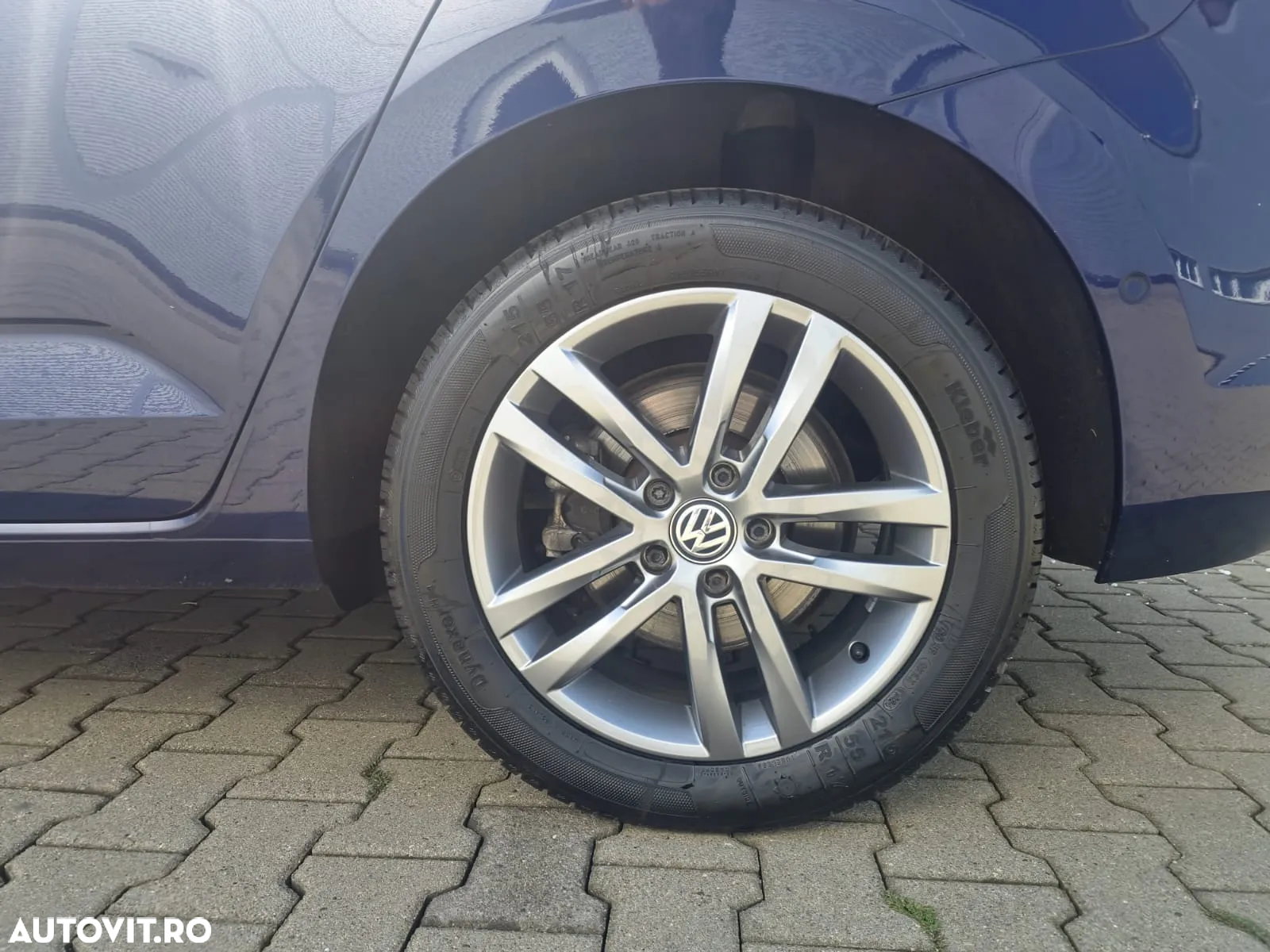 Volkswagen Touran 2.0 TDI DPF BlueMotion Technology DSG Highline - 8