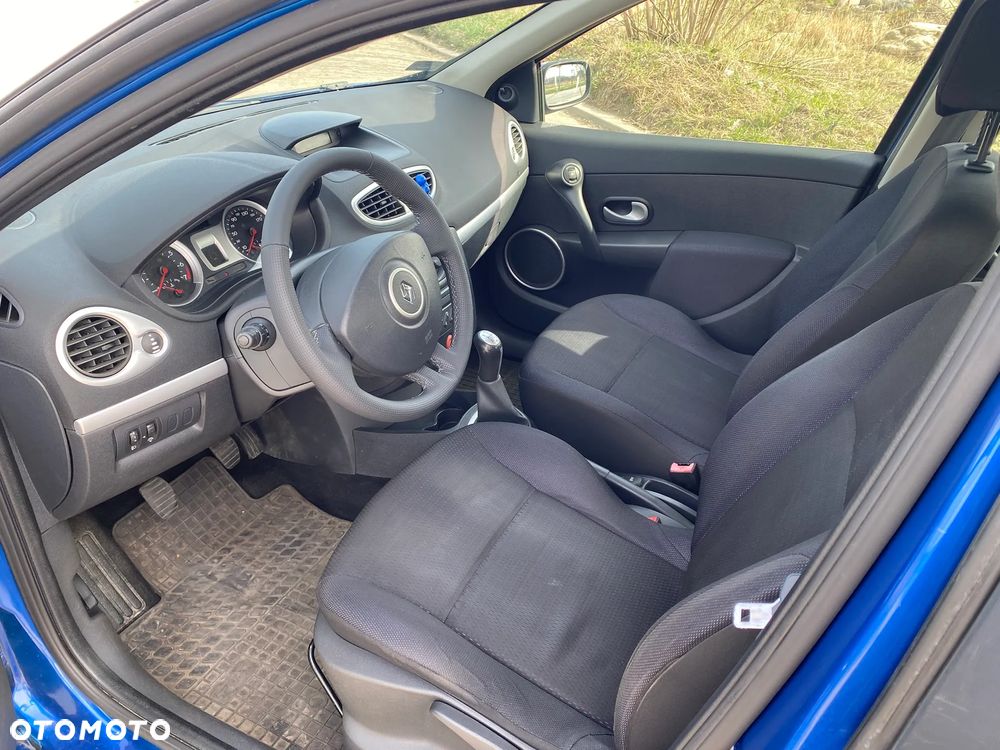 Renault Clio - 10