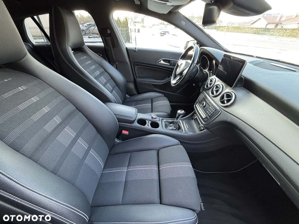 Mercedes-Benz CLA 180 Peak Edition - 7
