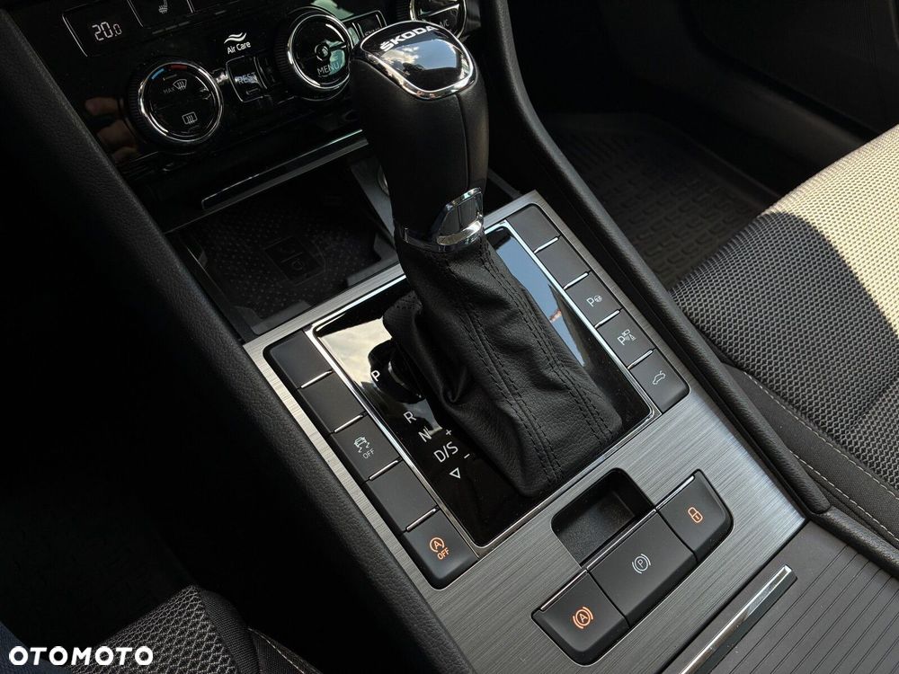 Skoda Superb 2.0 TDI SCR Style DSG - 23
