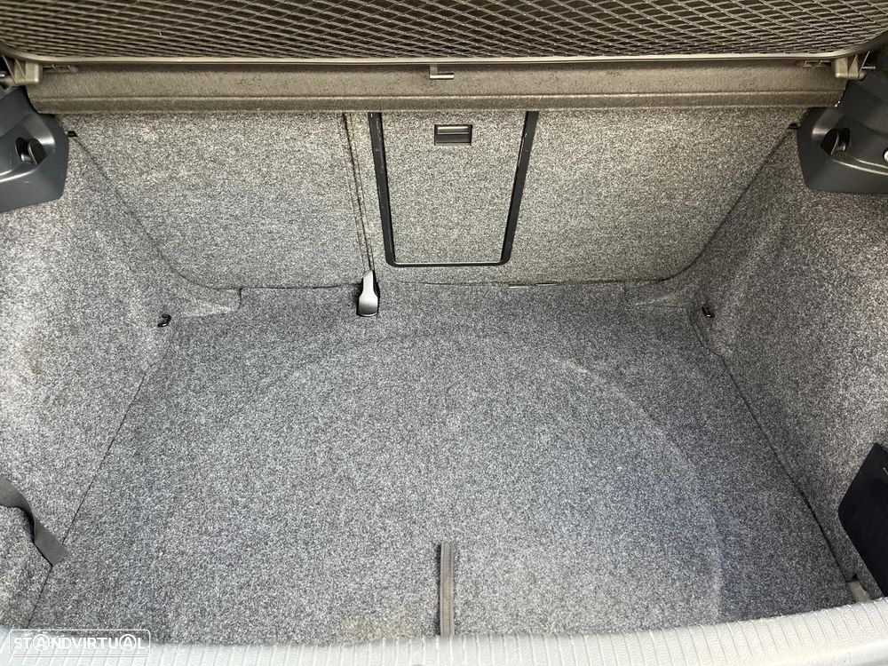 VW Golf 1.6 TDi Confortline - 38