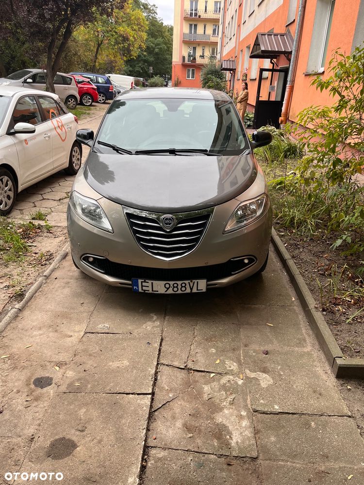 Lancia Ypsilon 0.9 Platinum S&S - 3
