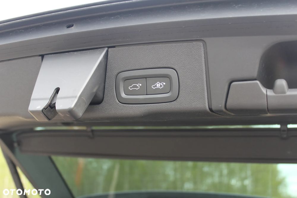 Volvo XC 60 B4 D AWD Geartronic Momentum Pro - 15