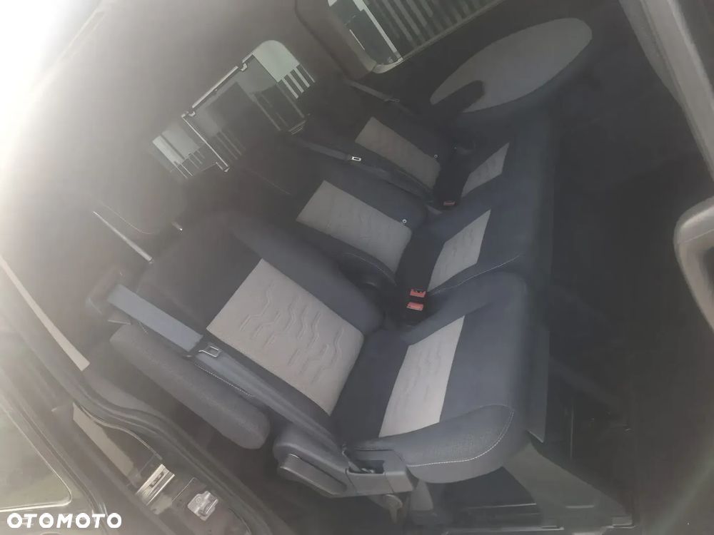 Ford Tourneo Custom - 12