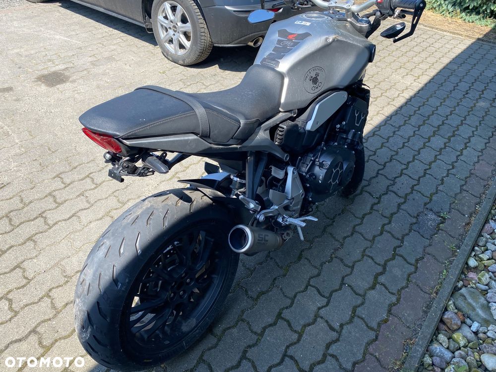 Honda CB - 8