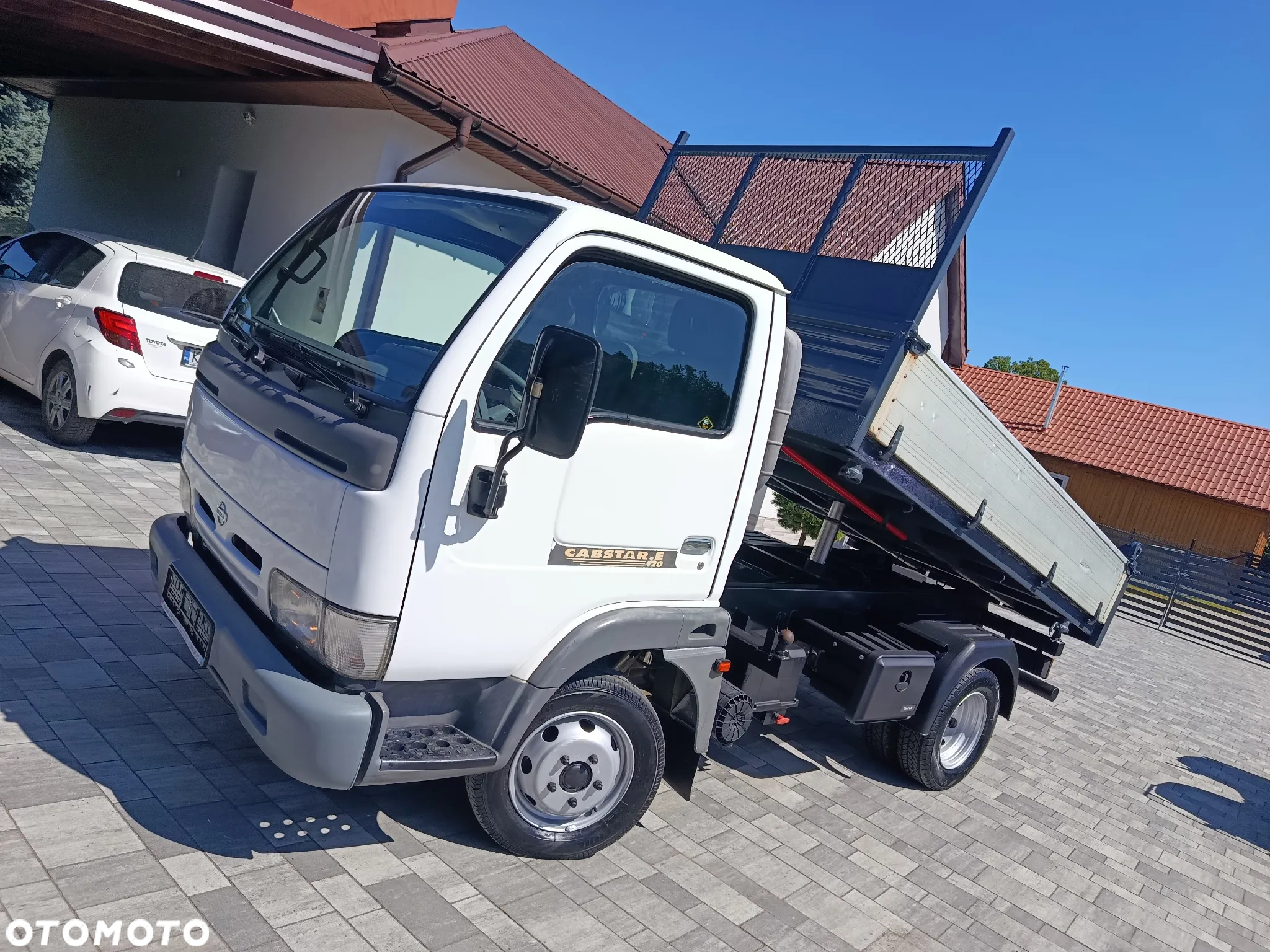 Nissan Cabstar Wywrotka 3.0 TDI 120KM - 2