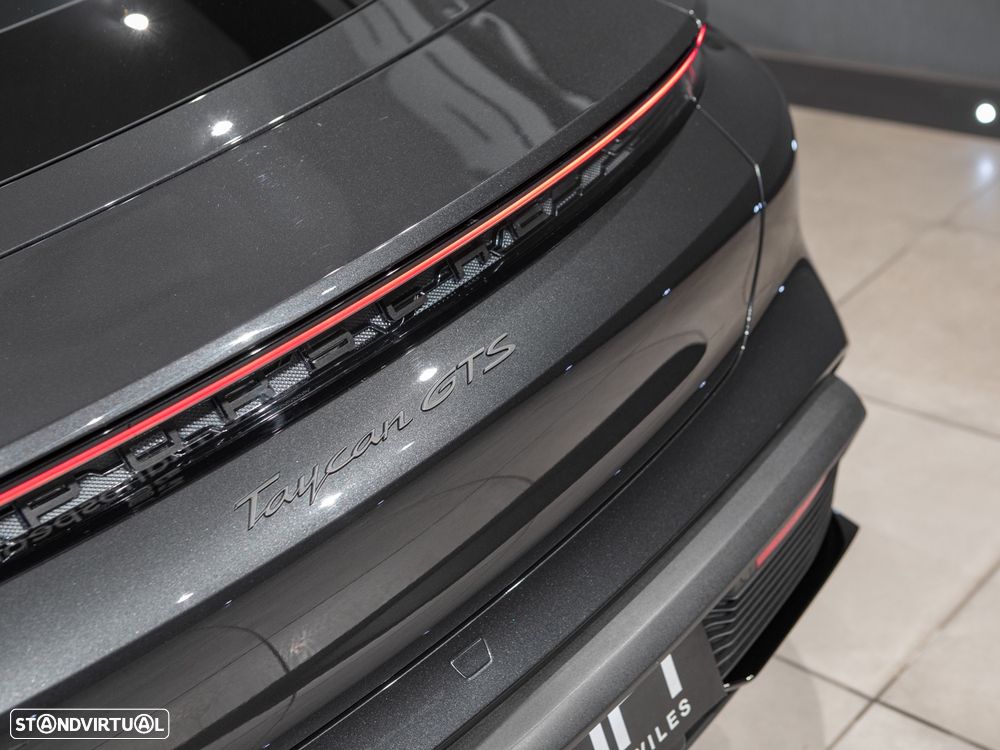 Porsche Taycan GTS - 15
