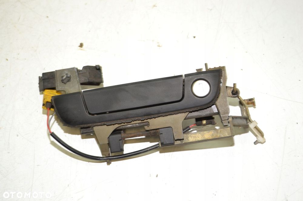 KLAMKA ZEWNĘTRZNA DRZWI PRAWY PRZÓD BMW E36 1960801 - 2