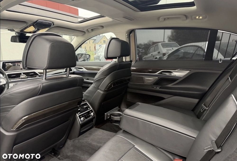 BMW Seria 7 740Li - 24