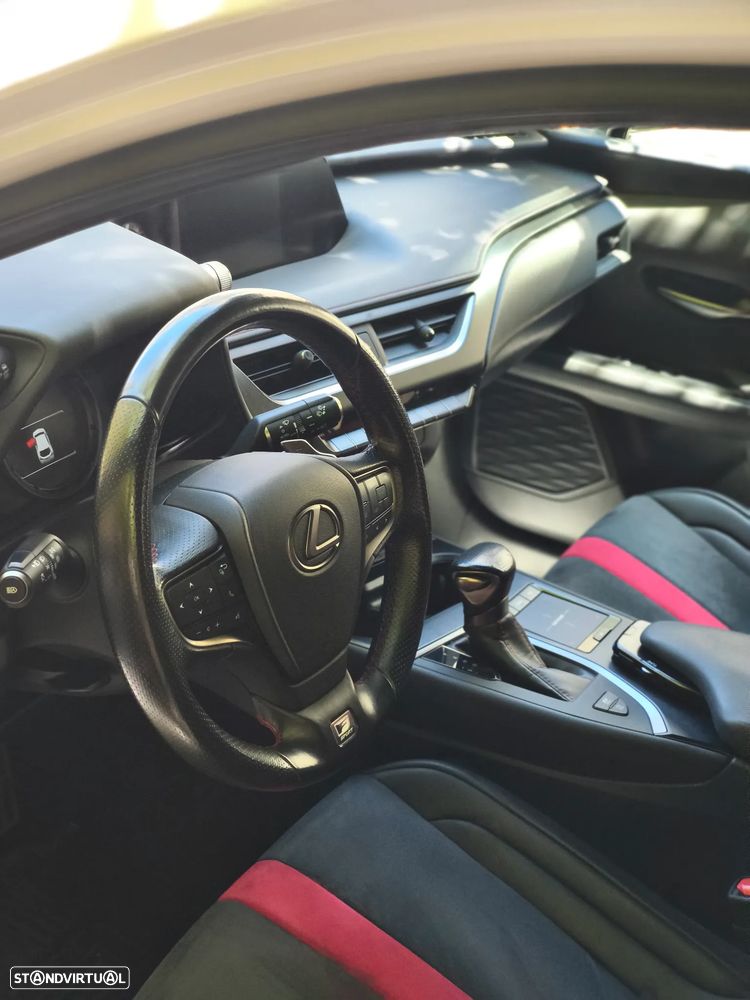 Lexus UX 250h F Sport - 6