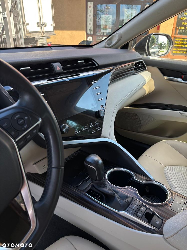 Toyota Camry 2.5 Hybrid Executive CVT - 22