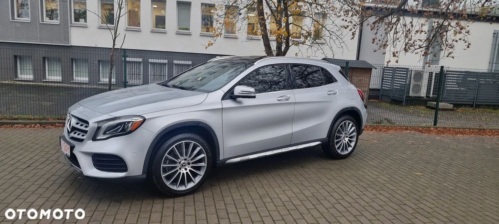 Mercedes-Benz GLA 250 4Matic 7G-DCT - 13