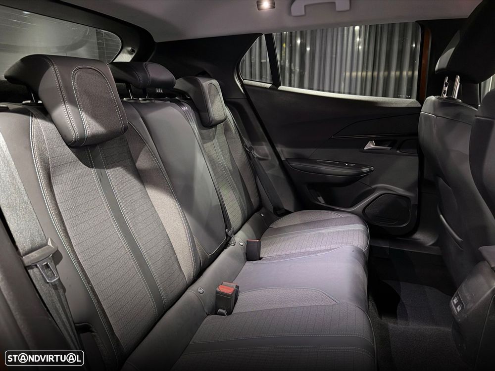 Peugeot 2008 1.5 BlueHDi Allure EAT8 - 36