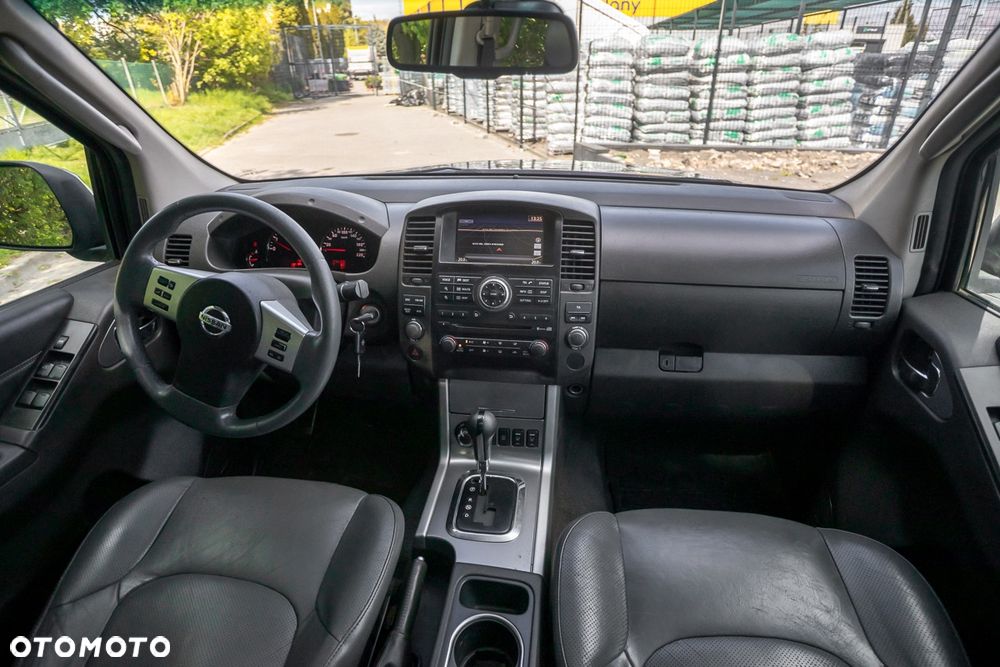 Nissan Navara 3.0 D V6 Platinum Long EU5 - 18