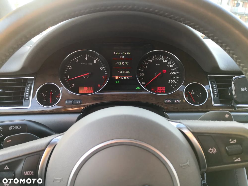 Audi A8 4.2 Quattro - 21
