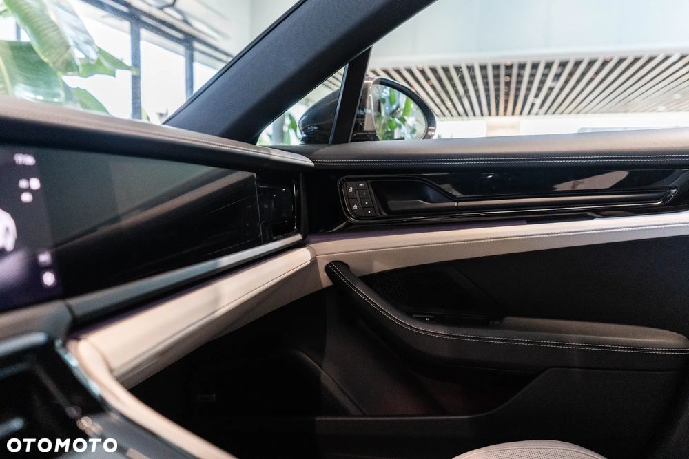 Porsche Panamera 4S E-Hybrid PHEV - 10