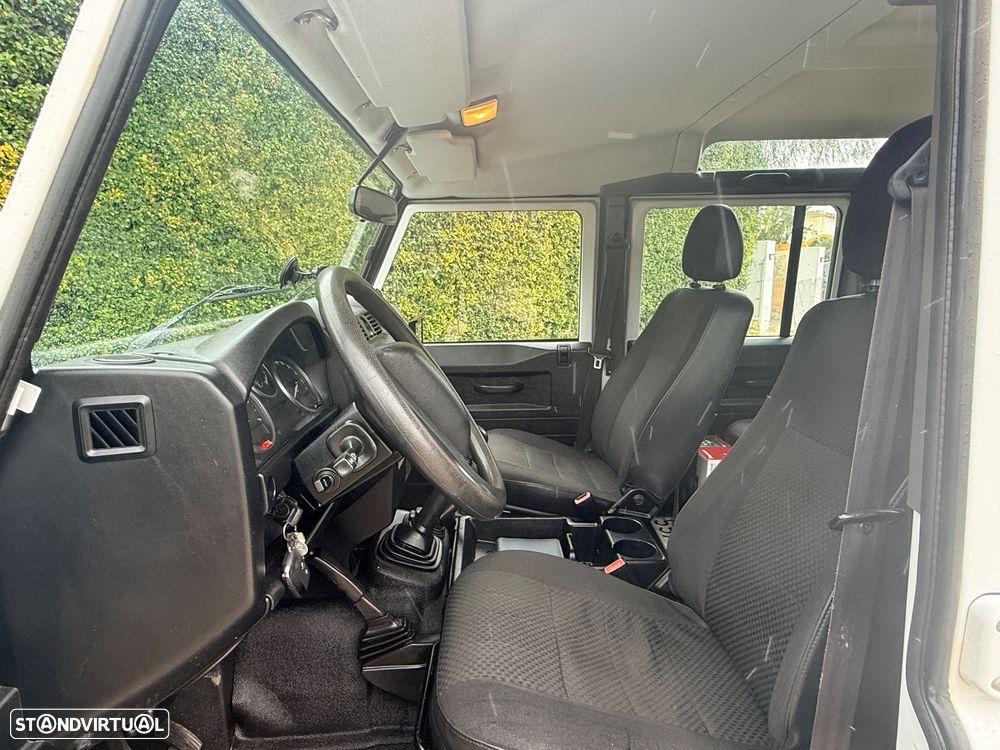 Land Rover Defender - 17
