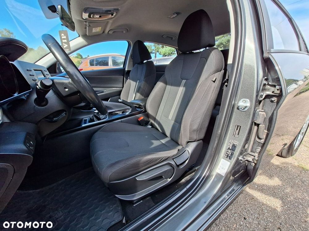 Hyundai Elantra - 15