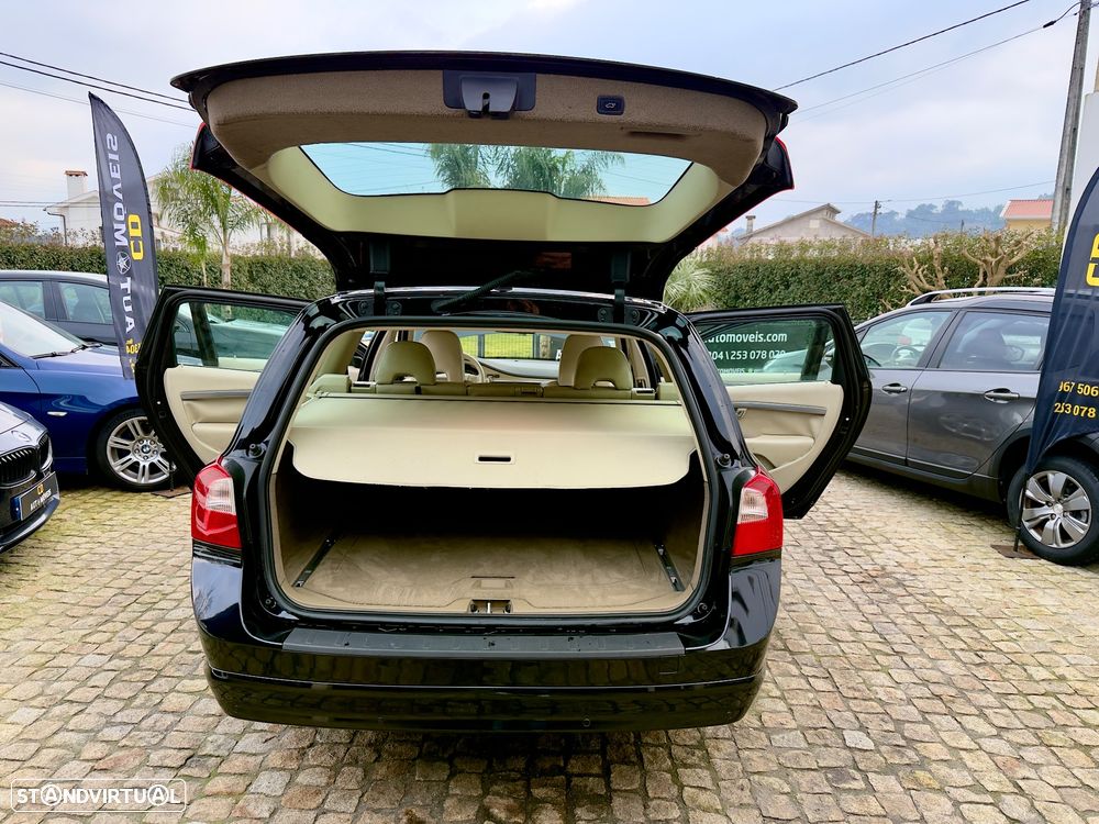 Volvo V70 2.4 D5 Momentum - 32