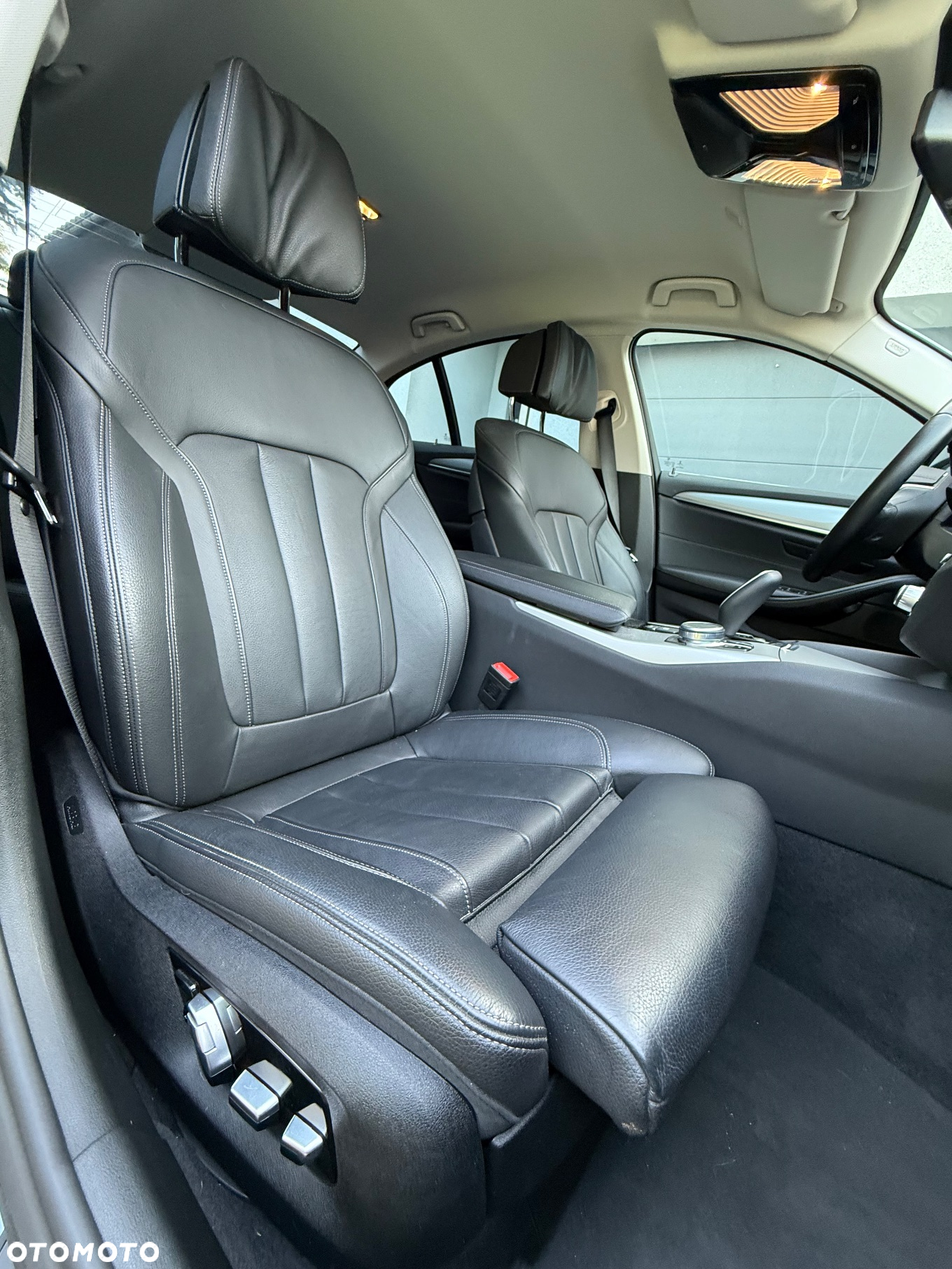 BMW Seria 5 530e sport - 28