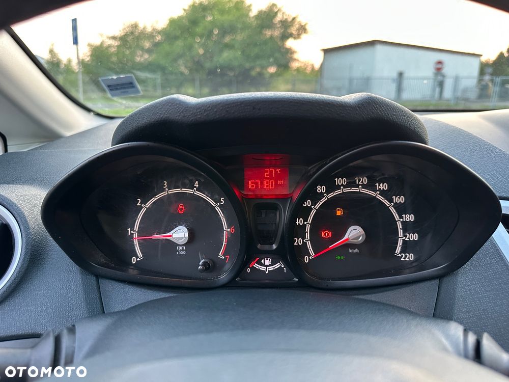 Ford Fiesta 1.25 Ambiente EU5 - 28