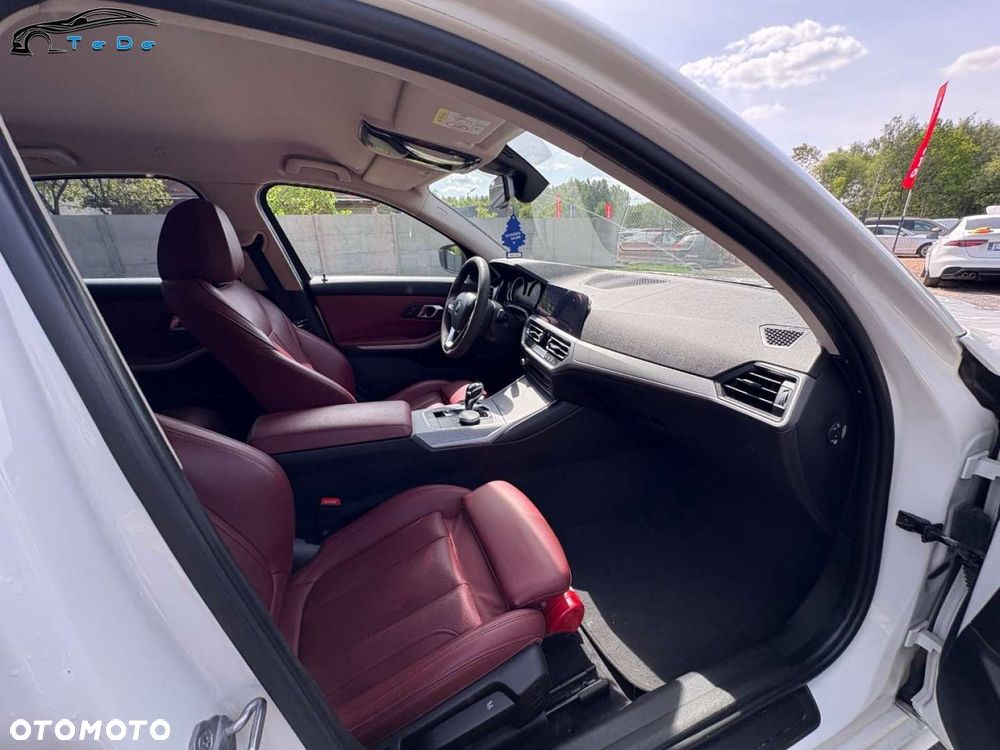 BMW Seria 3 318d M Sport - 36