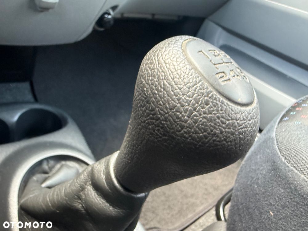 Daihatsu Sirion 1.0 - 8