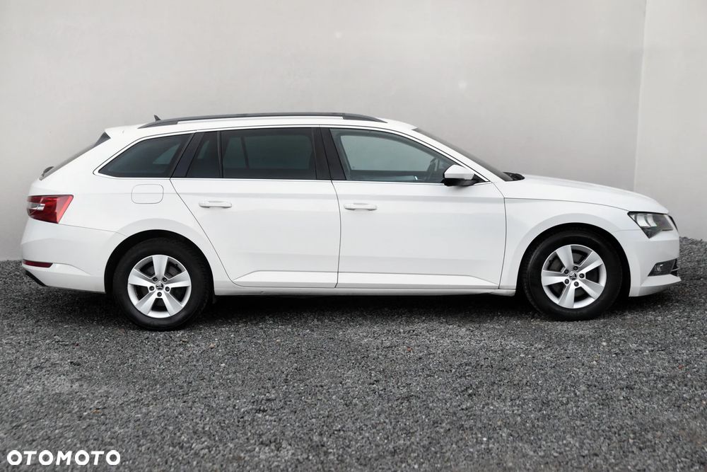 Skoda Superb 2.0 TDI Sportline - 28
