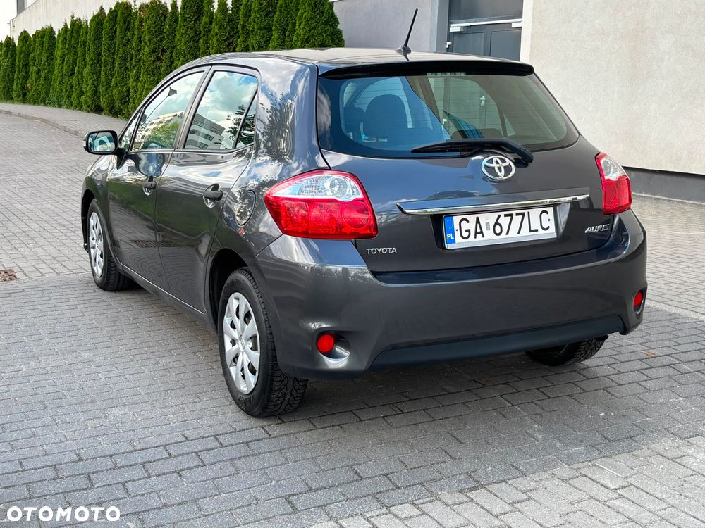 Toyota Auris 1.4 D-4D Premium - 4