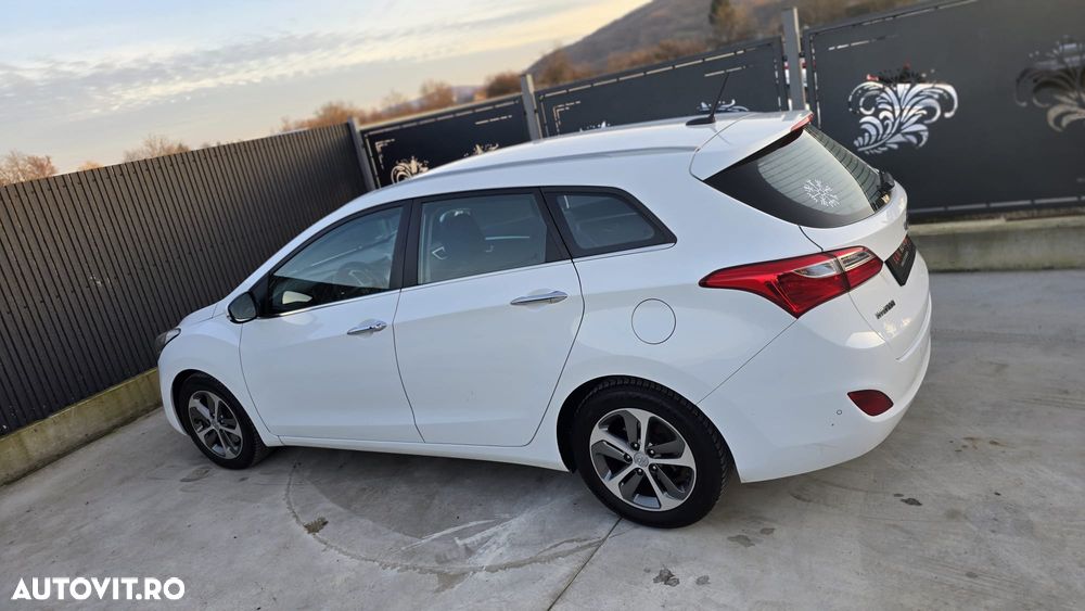 Hyundai i30 blue 1.6 CRDi YES! Gold - 24