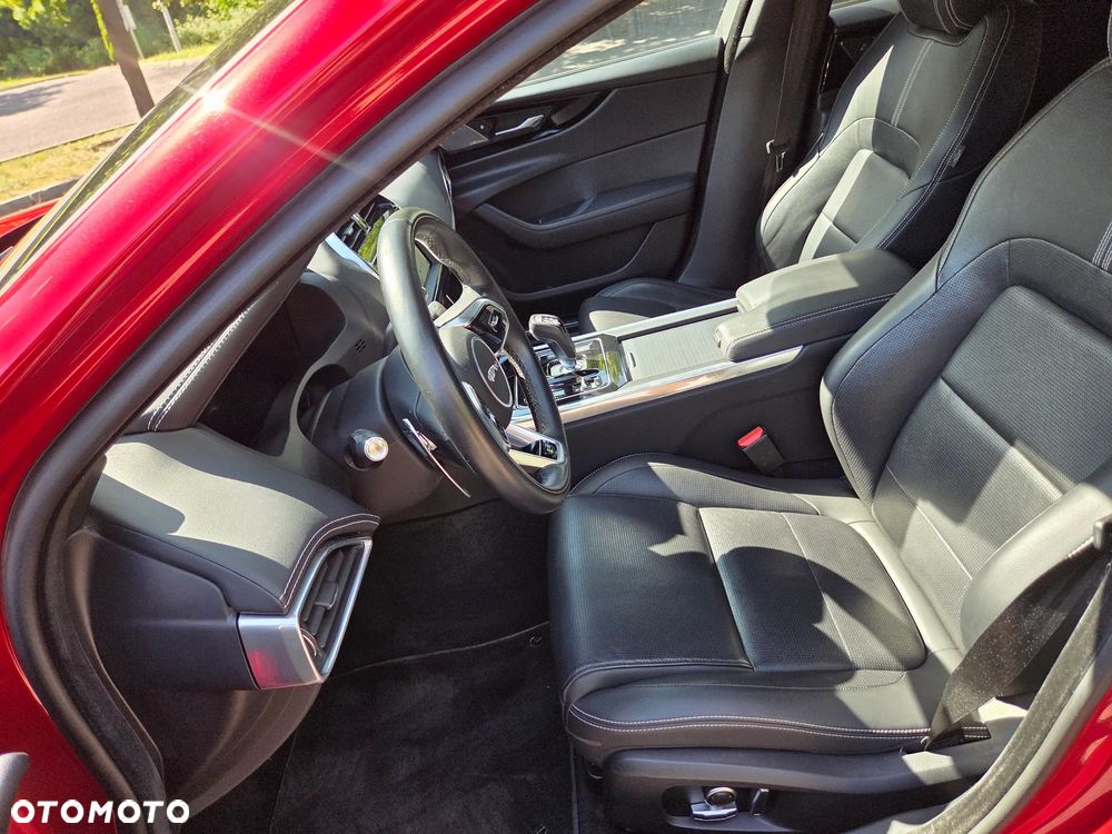 Jaguar XE 2.0 P250 R-Dynamic Black - 23