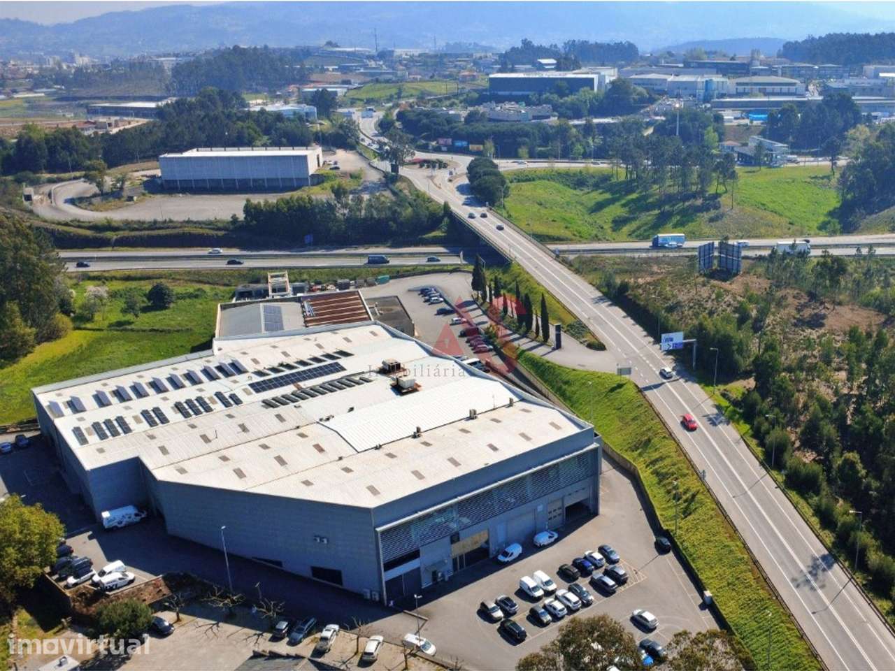 Pavilhão Industrial para Venda na Trofa | 1.721 m² | Escritórios, Show - Grande imagem: 2/10