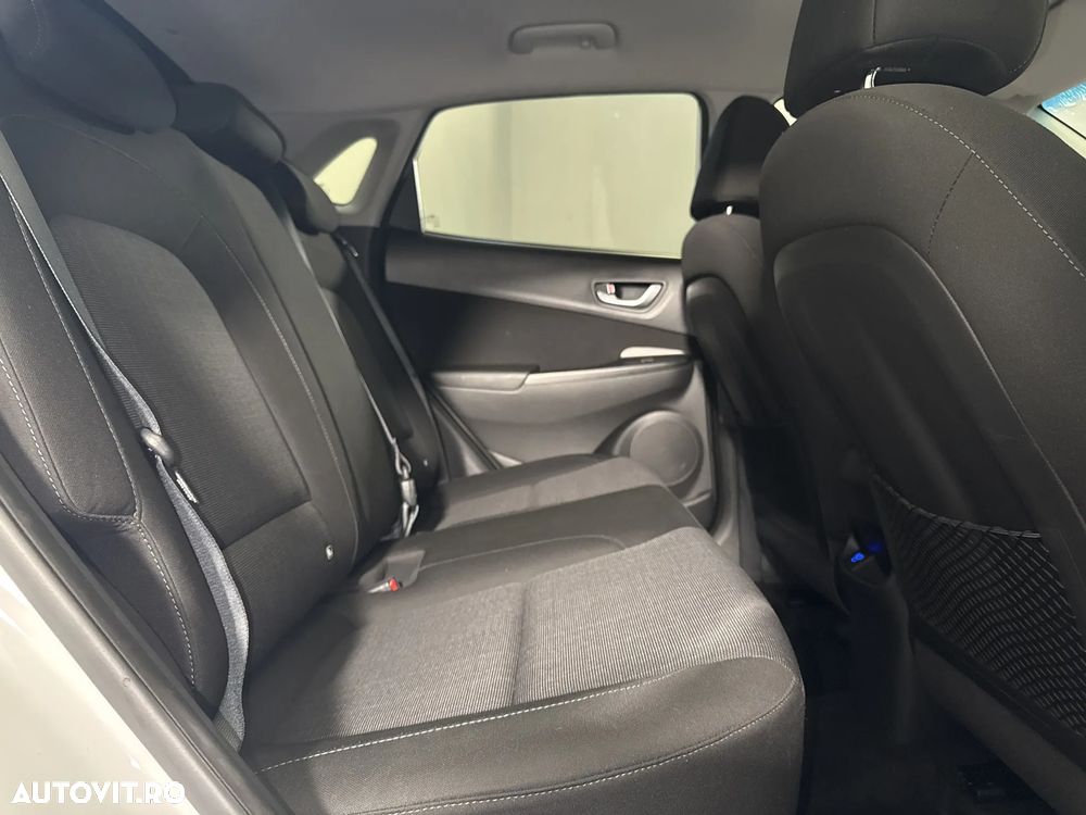 Hyundai KONA - 13